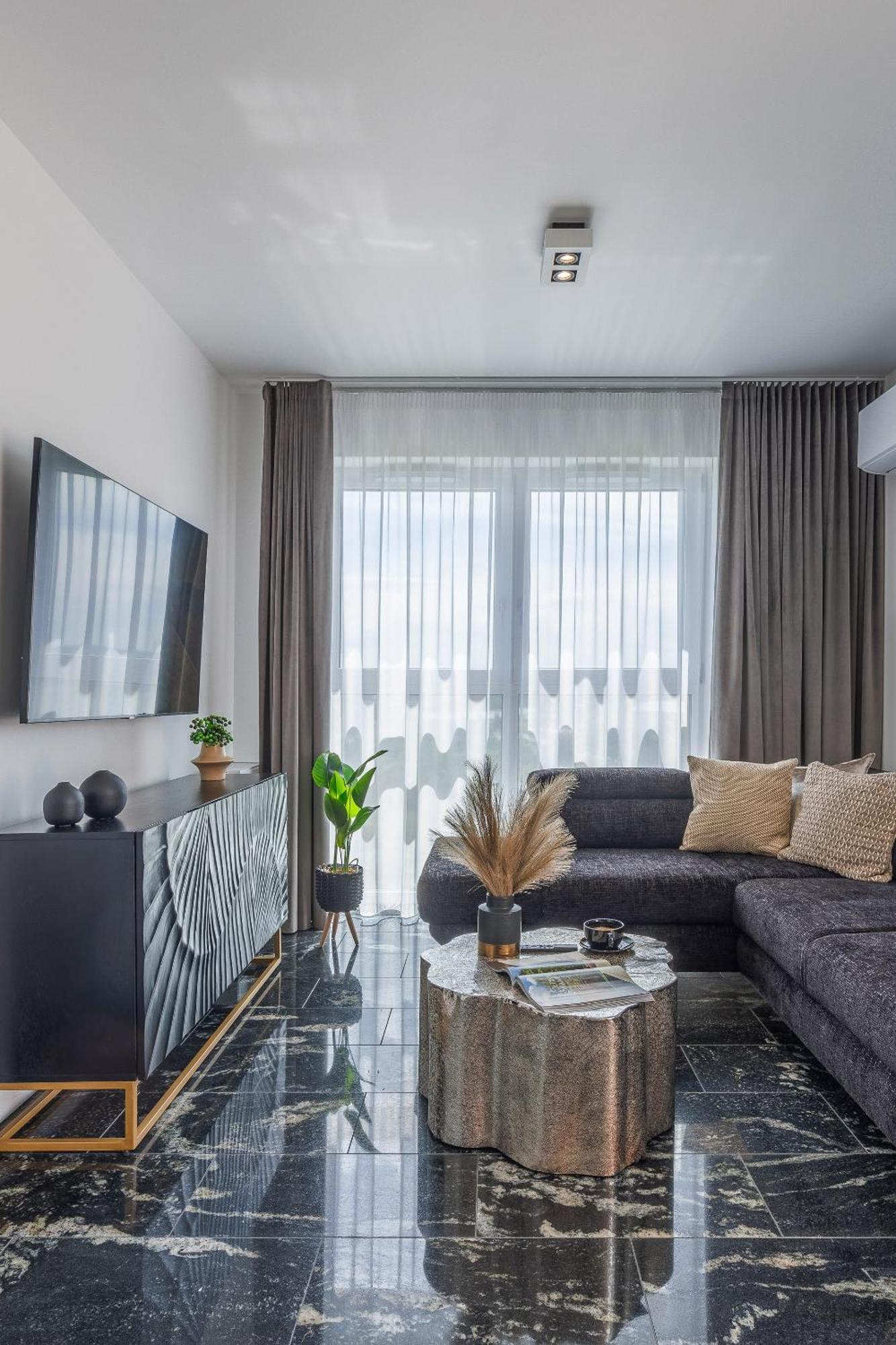 Emihouse Riverside Premium Apartments & Free Parking เชชูฟ ภายนอก รูปภาพ