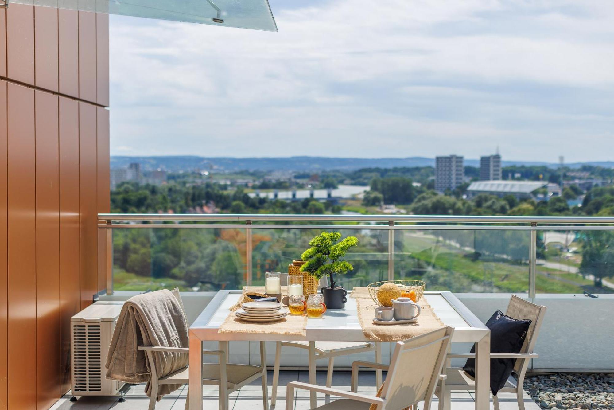 Emihouse Riverside Premium Apartments & Free Parking เชชูฟ ภายนอก รูปภาพ