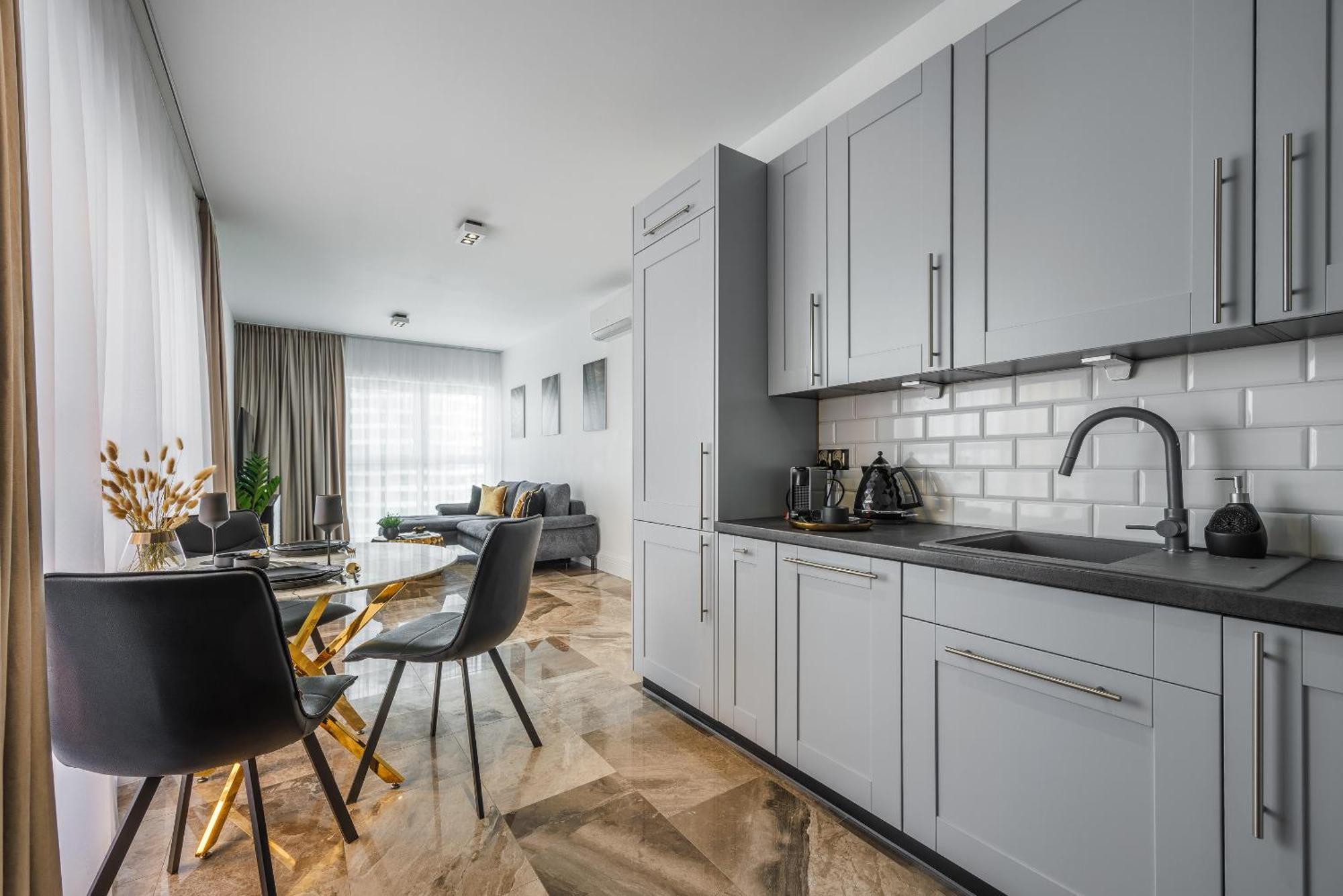 Emihouse Riverside Premium Apartments & Free Parking เชชูฟ ภายนอก รูปภาพ